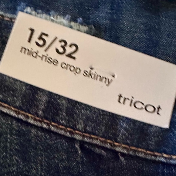 Mid Rise Distressed Ankle Crop Jeans - Picture 11 of 14